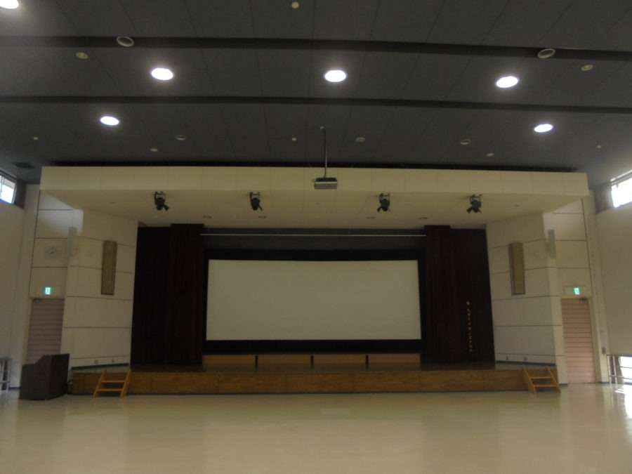 国立大洲青少年交流の家 本館ホール天井落下防止対策工事<br>2018年3月