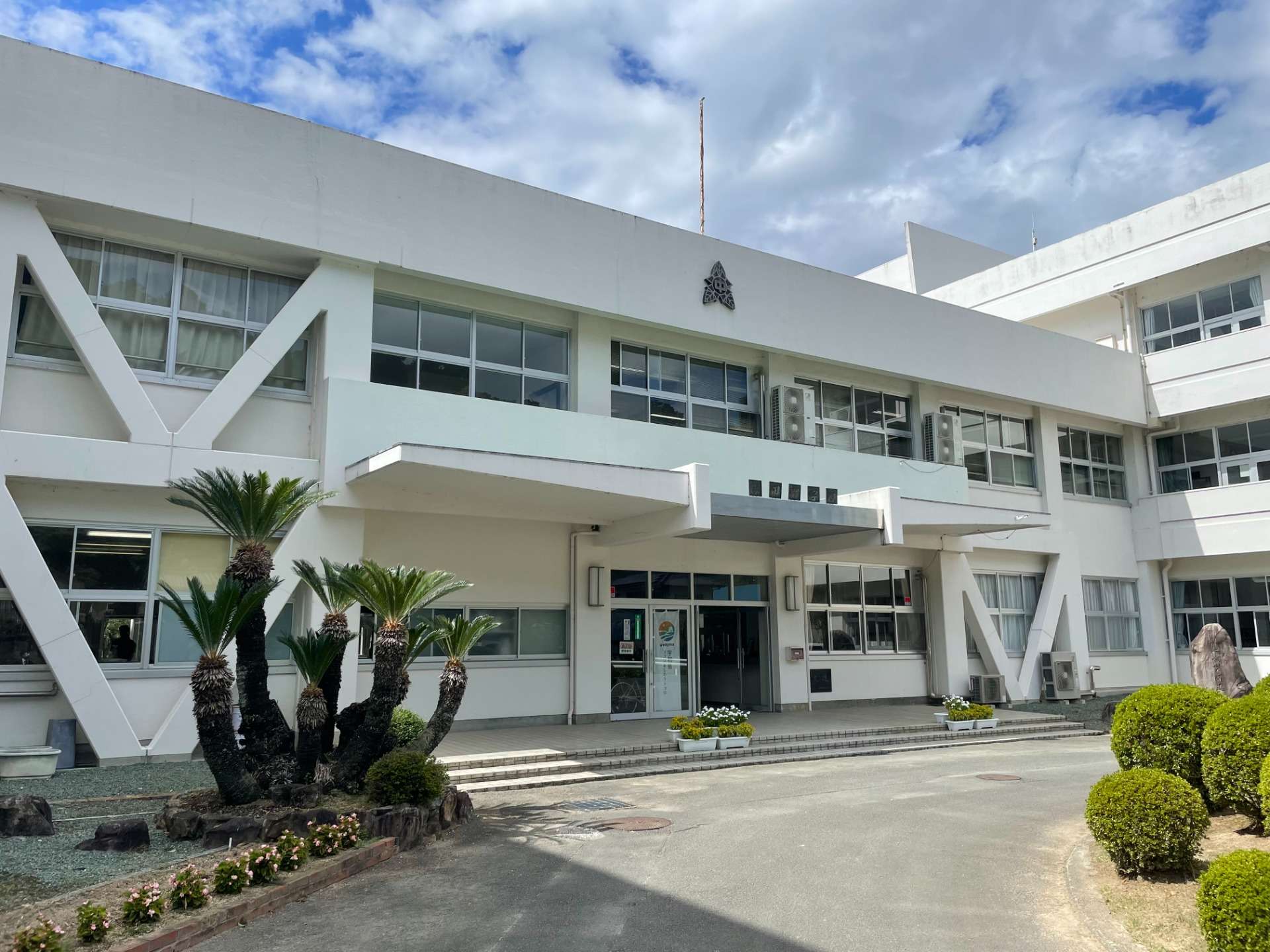 ふるさと応援私募債「学び舎」贈呈式